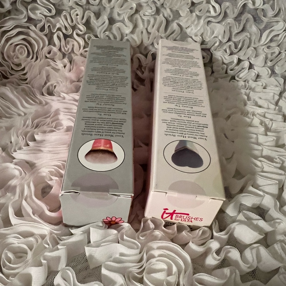 BNWT!it brushes for ulta flower power foundation & holographic L E brush๐๐ - Picture 6 of 11